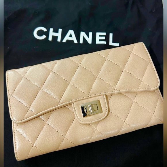 CHANEL Trifold Flap Long Wallet in Beige Caviar Skin - Picture 2 of 9